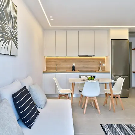 Paros Gem Apartament *