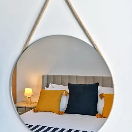 Paros Gem Nausa